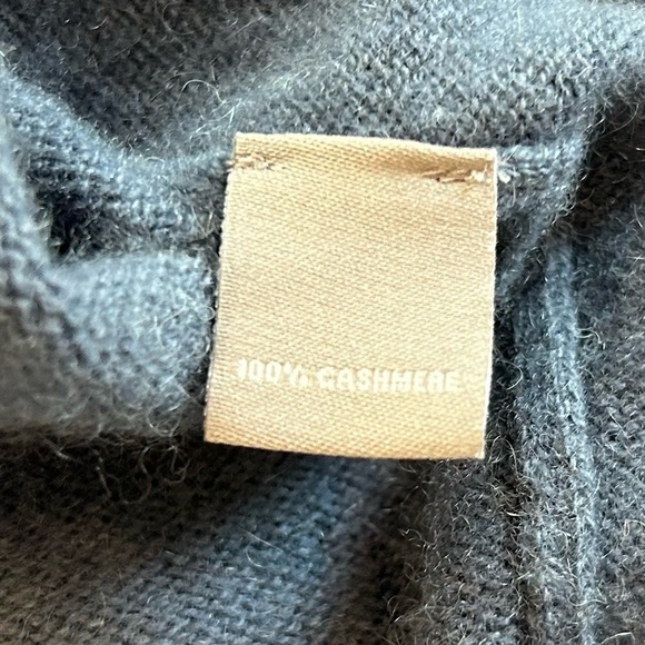 Neiman Marcus Women’s 100% Cashmere Zip Up Sweater. Blue size small. - Picture 10 of 12